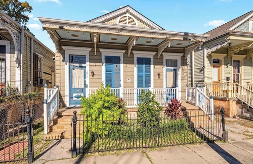 Faubourg Lafayette House | Relaxing Bohemian House w Heated Pool 5br|4ba