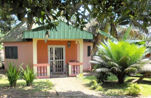 Kribi Bed & Breakfast | Mini Resort on seaside with restaurant on the beach large choice of rooms