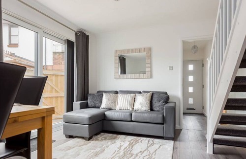 Poole Apartment | The Retreat - a house that sleeps 3 guests in 2 bedrooms