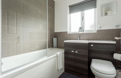 Poole Apartment | The Retreat - a house that sleeps 3 guests in 2 bedrooms