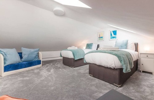 Plymouth Apartment | Magnificent views of Tamar and Rwy. Free Parking