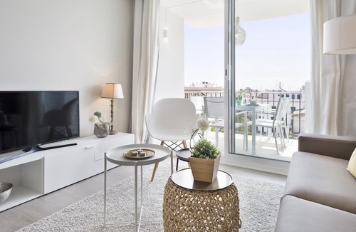 Sitges Town Center Apartment | Sitges Spaces Oasis Penthouse - 3 Bedroom/2 Bath/Terrace/Pool- Sleeps 8 (6+2)