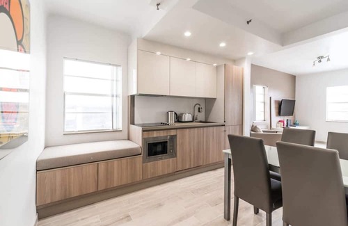 South Pointe Condo | 3rd/Ocean Walk Out to Pool/ Beach