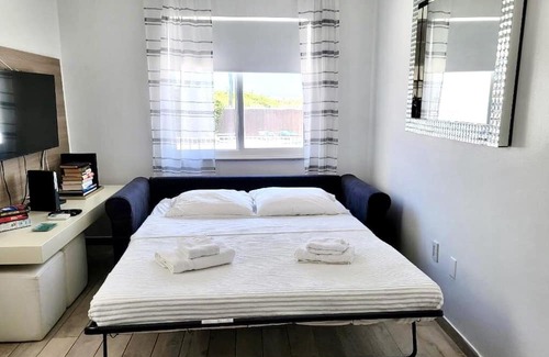 South Pointe Condo | 3rd/Ocean Walk Out to Pool/ Beach