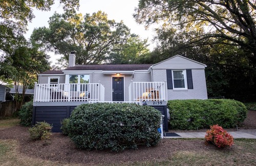 Plaza Midwood House | Beautiful bungalow near Uptown & Pets welcome! Sleeps 6!