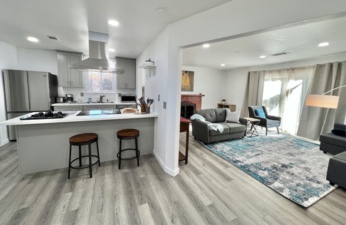 Thousand Oaks Condo | Mountain View Home 4B3B Unit Private Entrance