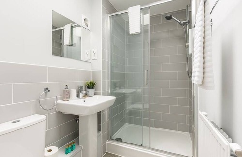 Hamworthy Apartment | Lakeside Retreat - a house that sleeps 5 guests in 2 bedrooms