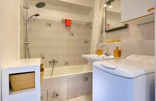 Frejus Plage Apartment | Nice Studio With Balcony Near The Beach