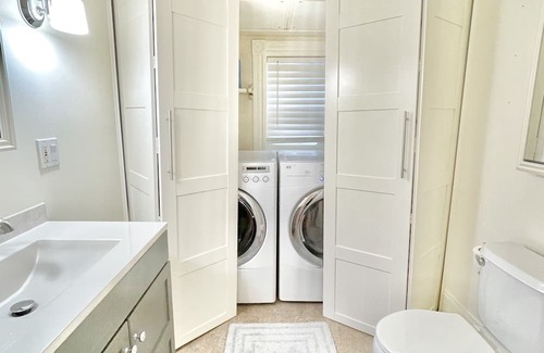 Marlborough House | Near BOSTON - Cozy and Renovated 4 Beds 2 bath Home w/ Backyard FREE WIFI 6.