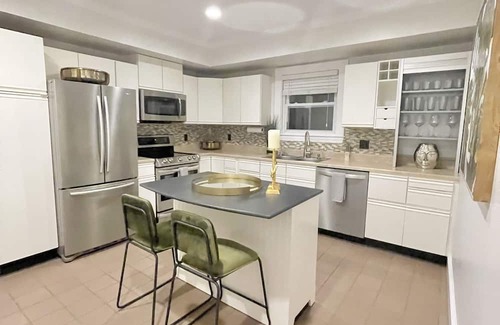 Marlborough House | Near BOSTON - Cozy and Renovated 4 Beds 2 bath Home w/ Backyard FREE WIFI 6.