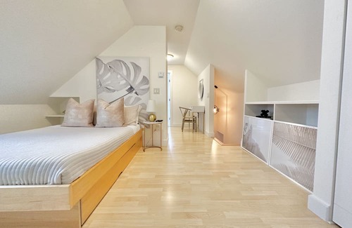 Marlborough House | Near BOSTON - Cozy and Renovated 4 Beds 2 bath Home w/ Backyard FREE WIFI 6.