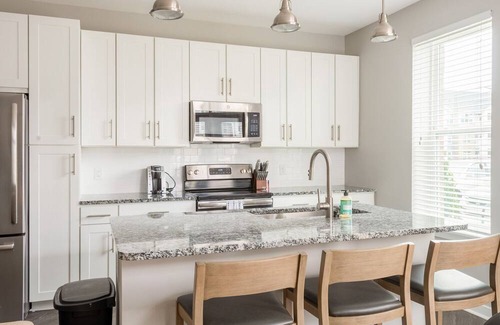 Chapel Hill Apartment | Modern Apartment in Prime Location (ID7738X85)
