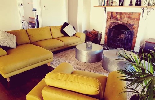 Healesville House | Temora House is the Queen of main street & sits high over beautiful Healesville