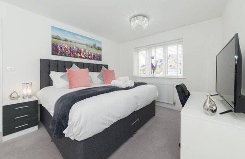 Bracknell House | Greenfield's New Modern 4 Bedroom Hurley Home
