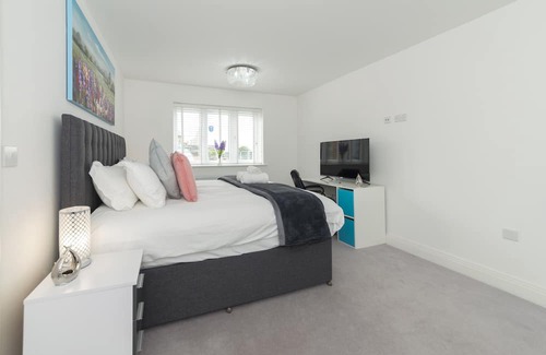 Bracknell House | Greenfield's New Modern 4 Bedroom Hurley Home