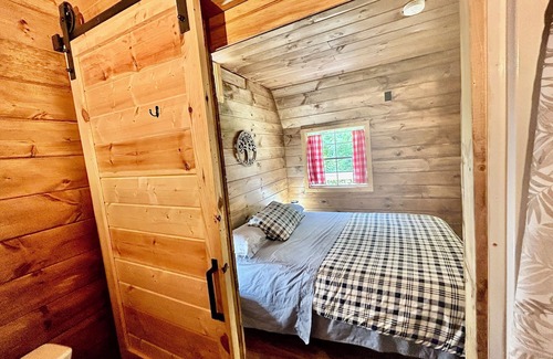 Sevierville Cabin | Wood Cabin in the Smoky Mountains
