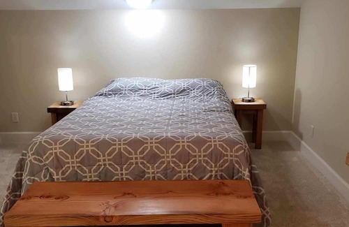 Bainbridge Island Condo | Walkable Location with Rooftop Deck and Sauna - Cascade