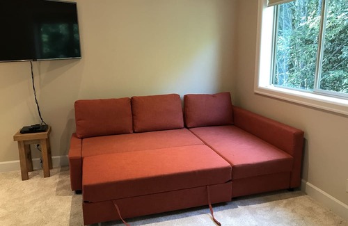 Bainbridge Island Condo | Walkable Location with Rooftop Deck and Sauna - Cascade