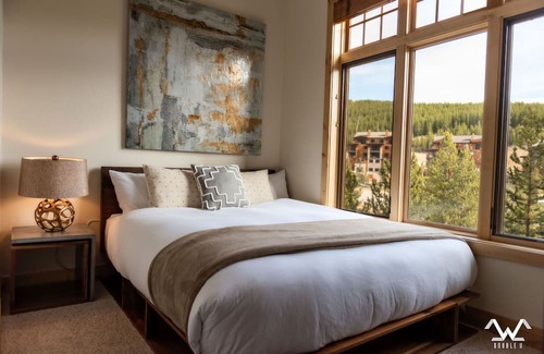 Big Sky Condo | Brand NEW! Lakefront Penthouse with Luxury comforts - Sleeps 10, 5bd, 5bath