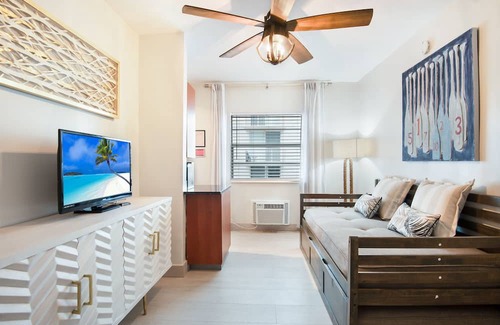 South of Fifth Condo | BEACHFRONT/SOUTH OF FIFTH/OCEAN VIEW/CLEAN/POOL