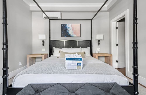 Cannonborough Elliotborough Apartment | Thomas Waring House Suite C: Luxury and Relaxation