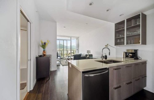 Downtown Eastside Apartment | Bright and Modern One Bed Penthouse