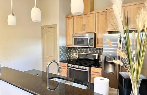 Central East Austin House | Walk to UT and Moody Center. Spacious Family Retreat
