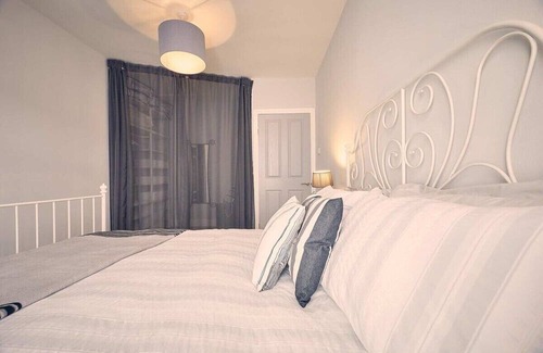 Woodhorn House | Host & Stay | Roselyn By The Sea