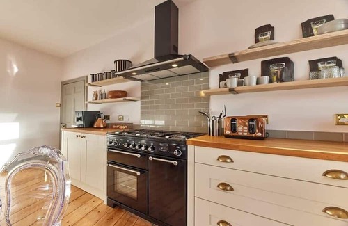Tynemouth House | Host & Stay | Peacock House