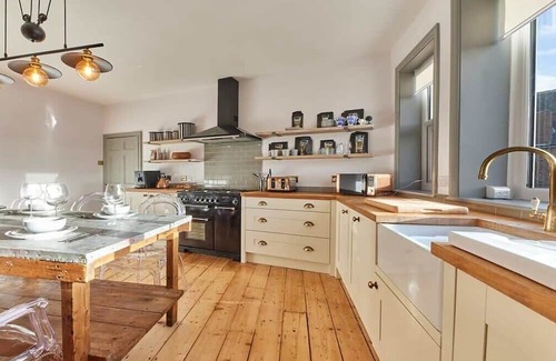 Tynemouth House | Host & Stay | Peacock House