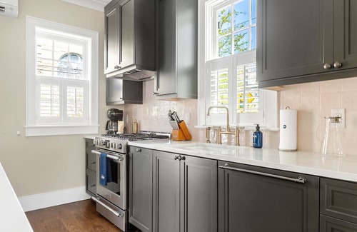 Cannonborough Elliotborough Apartment | Thomas Waring House (Suite D) by StayDuvet!