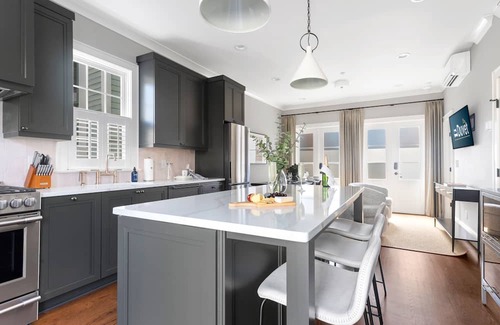 Cannonborough Elliotborough Apartment | Thomas Waring House (Suite D) by StayDuvet!