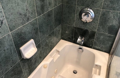 Westwood House | Large Luxury West Los Angeles Guesthouse with Housekeeping