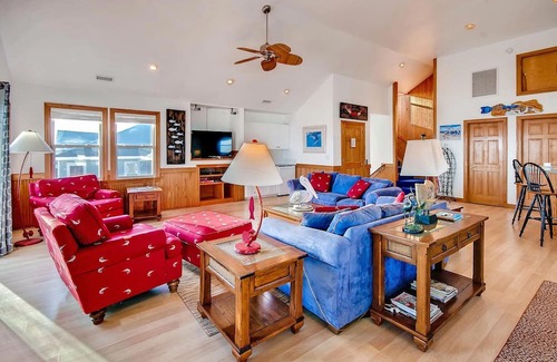 Hatteras House | On Special - Private pool, hot tub, oceanfront and dog friendly!