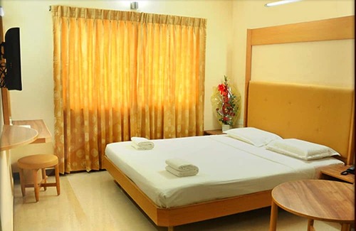 Madurai House | Warmly decorated rooms/Vandiyur Lake view Stay