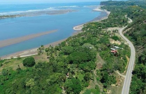 Ciudad Cortes House | Studio Prefab Beach House air-conditioned, hot shower, Easy access & Wifi