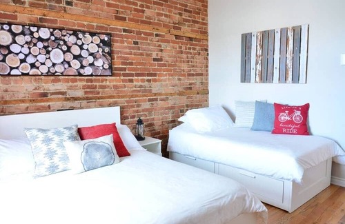 Plateau Mont Royal Apartment | Sunny Top Floor - Huge Terrace - 4 bedrooms + 3 bathrooms - WiFi + parking*!