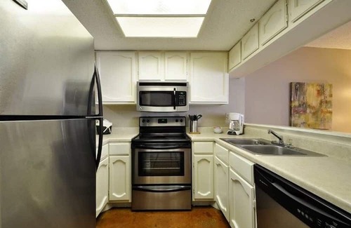 Downtown Austin Apartment | The Littlefields by Lodgewell | Heart of ATX | A6