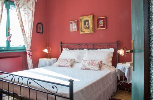 Tremezzo Apartment | La Bolvedrina: family apartment with garden in villa, 100 meters from the Lake.