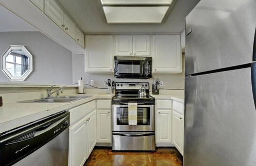 Downtown Austin Apartment | The Littlefields by Lodgewell > Three Huge Balconies & Views