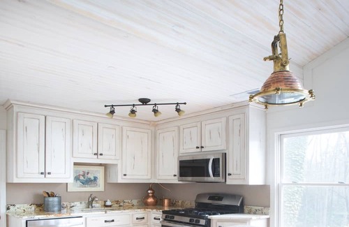 Highlands Cabin | 4 Min To Town, Screened Porch, Stunning Wooded Views, Dogs Ok,