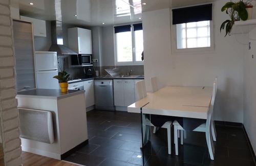 La Seyne-sur-Mer Apartment | T3, 60 m2, 3 mins walk from the sablettes beach, air conditioning, calm, WIFI