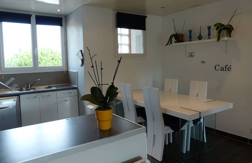La Seyne-sur-Mer Apartment | T3, 60 m2, 3 mins walk from the sablettes beach, air conditioning, calm, WIFI