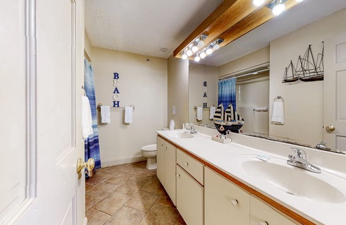 Gulf Lagoon Beach Apartment | Cozy studio with resort pool & boat dock on the Grand Lagoon