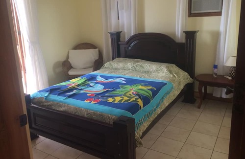 Manuel Antonio Villa | Luxurious 4 Bedroom Eco Friendly Mountain Estate with Gorgeous Ocean Views