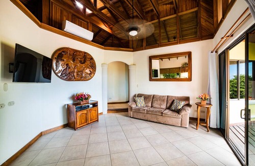 Playa Hermosa Villa | Charming 2 BR casita, close to the beach and fully equipped.