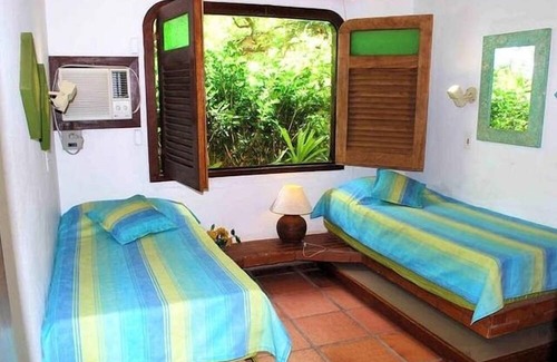 Village da Ferradura House | House 6 suites and 100 meters from Horseshoe Beach / Full Service Homemade