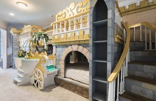 Reunion House | Marvelous Castle with Luxurious Large Pool at Reunion