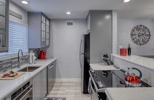 South Scottsdale Condo | Stunning 2Bd/2Ba Old Town Condo comfortably Sleeps 6