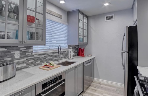South Scottsdale Condo | Stunning 2Bd/2Ba Old Town Condo comfortably Sleeps 6